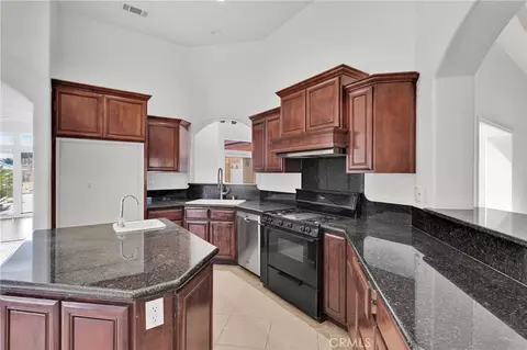 Kitchen - 16233 Ridge View Dr, Apple Valley, CA 92307 photo 2 of 2