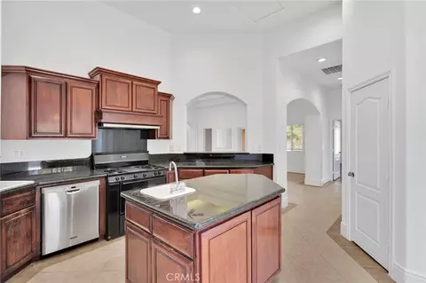 Entry Way - 16233 Ridge View Dr, Apple Valley, CA 92307 photo 2 of 3