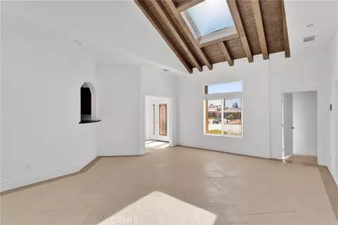 Living - 16233 Ridge View Dr, Apple Valley, CA 92307 photo 6 of 11