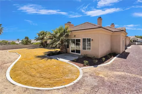 Exterior - 16233 Ridge View Dr, Apple Valley, CA 92307 photo 7 of 9