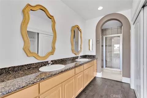 Bath - 16245 Ridge View Dr, Apple Valley, CA 92307 photo 4 of 10