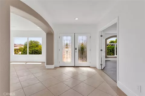 Entry Way - 16245 Ridge View Dr, Apple Valley, CA 92307 photo 2 of 14