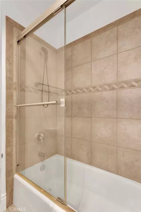 Bath - 16245 Ridge View Dr, Apple Valley, CA 92307 photo 3 of 10