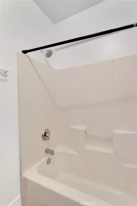 Bath - 16245 Ridge View Dr, Apple Valley, CA 92307 photo 8 of 10