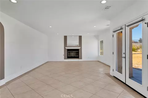 Living - 16245 Ridge View Dr, Apple Valley, CA 92307 photo 3 of 7