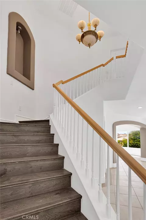 Entry Way - 16245 Ridge View Dr, Apple Valley, CA 92307 photo 4 of 14