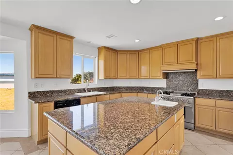Kitchen - 16245 Ridge View Dr, Apple Valley, CA 92307 photo 6 of 6
