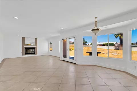 Living - 16245 Ridge View Dr, Apple Valley, CA 92307 photo 4 of 7