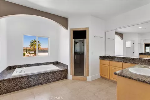 Bath - 16245 Ridge View Dr, Apple Valley, CA 92307 photo 10 of 10