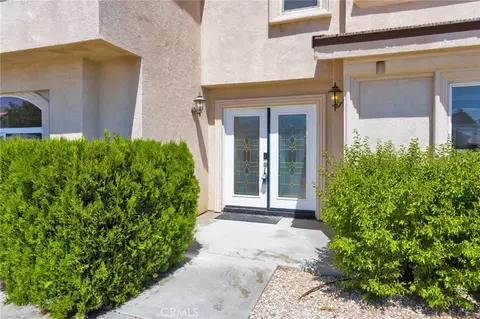 Entry Way - 16245 Ridge View Dr, Apple Valley, CA 92307 photo 1 of 14