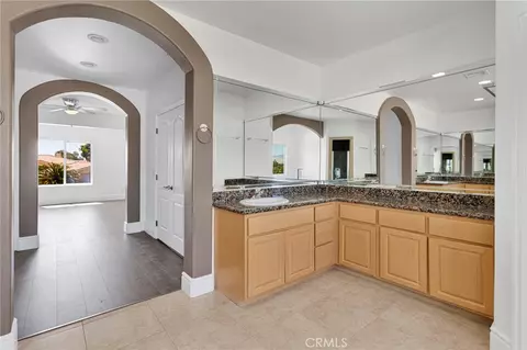Entry Way - 16245 Ridge View Dr, Apple Valley, CA 92307 photo 13 of 14