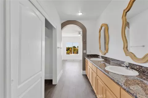 Entry Way - 16245 Ridge View Dr, Apple Valley, CA 92307 photo 11 of 14