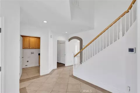 Entry Way - 16245 Ridge View Dr, Apple Valley, CA 92307 photo 3 of 14