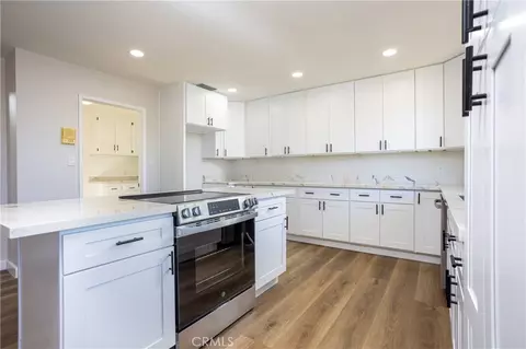 Kitchen - 44750 Adobe Dr, Hemet, CA 92544 photo 6 of 7