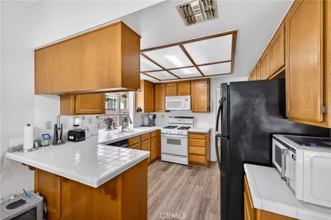 Kitchen - 909 Shady Ln, Glendora, CA 91740 photo 2 of 5
