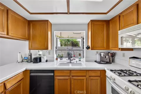 Kitchen - 909 Shady Ln, Glendora, CA 91740 photo 3 of 5