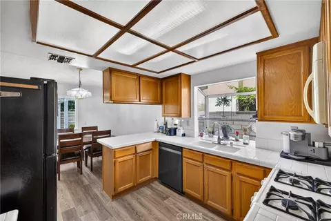 Kitchen - 909 Shady Ln, Glendora, CA 91740 photo 4 of 5