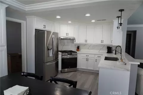 Kitchen - 10406 Sandstone Ct, Mentone, CA 92359 photo 2 of 7