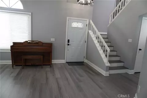 Entry Way - 10406 Sandstone Ct, Mentone, CA 92359 photo 4 of 10