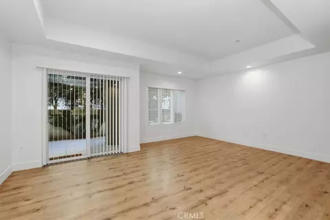 Living - 239 S Marengo Ave S #106, Pasadena, CA 91101 photo 4 of 6
