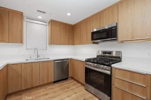Kitchen - 239 S Marengo Ave S #106, Pasadena, CA 91101 photo 3 of 3