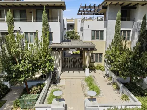 Exterior - 239 S Marengo Ave S #106, Pasadena, CA 91101 photo 4 of 15