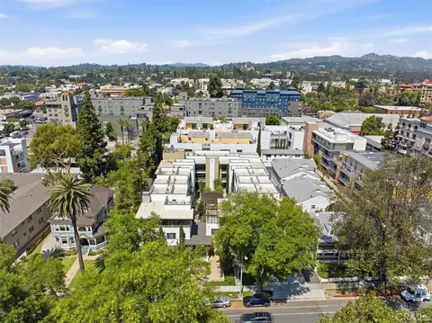 View/Area - 239 S Marengo Ave S #106, Pasadena, CA 91101 photo 5 of 9