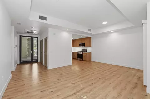 Living - 239 S Marengo Ave S #106, Pasadena, CA 91101 photo 1 of 6