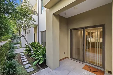 Exterior - 239 S Marengo Ave S #106, Pasadena, CA 91101 photo 9 of 15