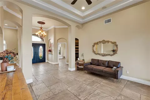 Entry Way - 7381 Cygnet Rd, Phelan, CA 92371 photo 5 of 6