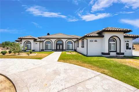 7381 Cygnet Rd, Phelan, CA 92371