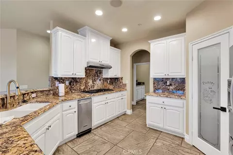 Kitchen - 7381 Cygnet Rd, Phelan, CA 92371 photo 3 of 6