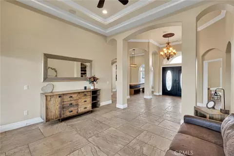 Entry Way - 7381 Cygnet Rd, Phelan, CA 92371 photo 4 of 6