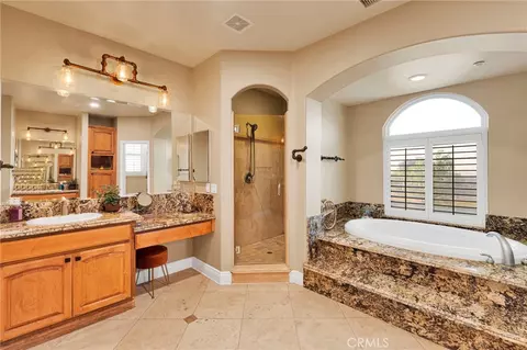 Bath - 7381 Cygnet Rd, Phelan, CA 92371 photo 4 of 8