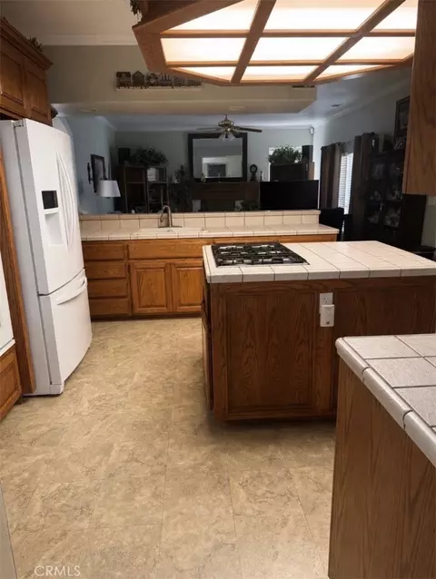 Kitchen - 14932 Shady Elm Ln, Helendale, CA 92342 photo 1 of 2
