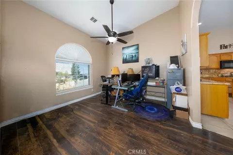Entry Way - 11671 Desert Vw, Pinon Hills, CA 92372 photo 2 of 6