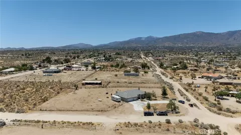 View/Area - 11671 Desert Vw, Pinon Hills, CA 92372 photo 4 of 16