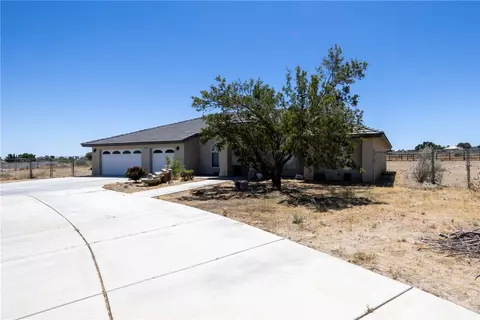 Exterior - 11671 Desert Vw, Pinon Hills, CA 92372 photo 4 of 6