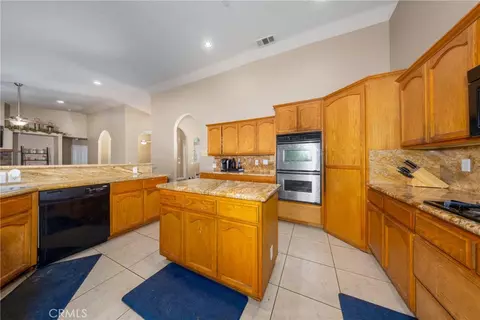Kitchen - 11671 Desert Vw, Pinon Hills, CA 92372 photo 2 of 5