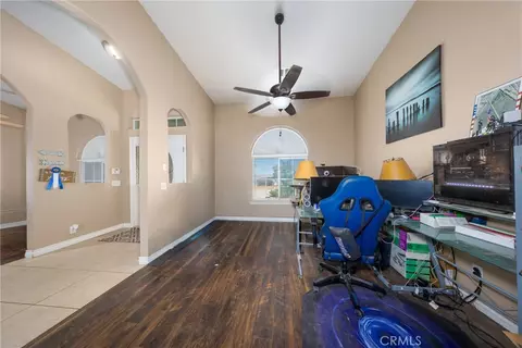 Entry Way - 11671 Desert Vw, Pinon Hills, CA 92372 photo 3 of 6