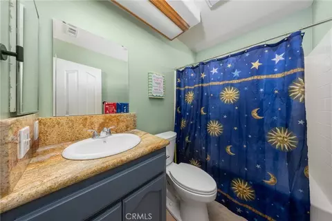 Bath - 11671 Desert Vw, Pinon Hills, CA 92372 photo 1 of 3