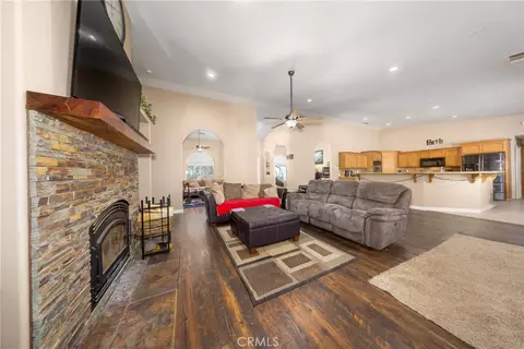 Living - 11671 Desert Vw, Pinon Hills, CA 92372 photo 2 of 2