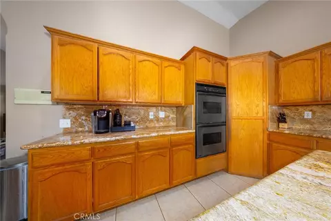 Kitchen - 11671 Desert Vw, Pinon Hills, CA 92372 photo 3 of 5