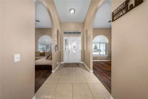 Entry Way - 11671 Desert Vw, Pinon Hills, CA 92372 photo 1 of 6