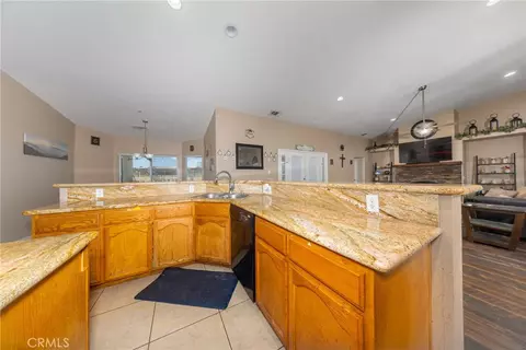 Kitchen - 11671 Desert Vw, Pinon Hills, CA 92372 photo 5 of 5