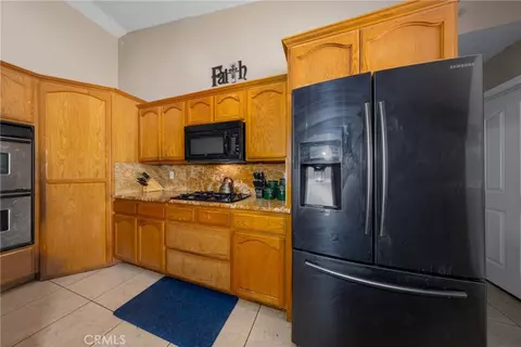 Kitchen - 11671 Desert Vw, Pinon Hills, CA 92372 photo 1 of 5