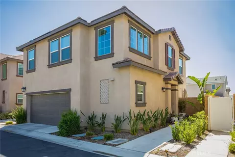2467 Gunner Ridge Way, Rialto, CA 92377