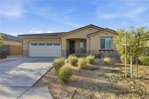 11852 Bobcat Hills Ln, Victorville, CA 92392