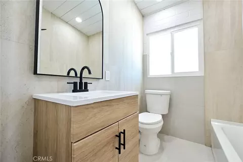 Bath - 4262 Harrison St, Riverside, CA 92503 photo 3 of 3