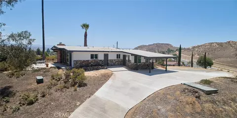 Exterior - 4262 Harrison St, Riverside, CA 92503 photo 2 of 6